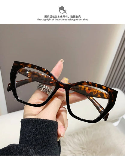 Sexy Cat Eye Glasses Square Red Black Gradient Frame Women Men Vintage Flat Glasses Unisex Anti Blue Light Optical Eyewear